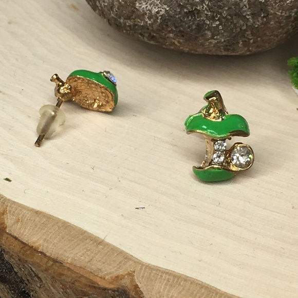 EARRINGS ARE OXIDIZING STUDS LOOK STAINED (NEW) - Picture 3 of 6